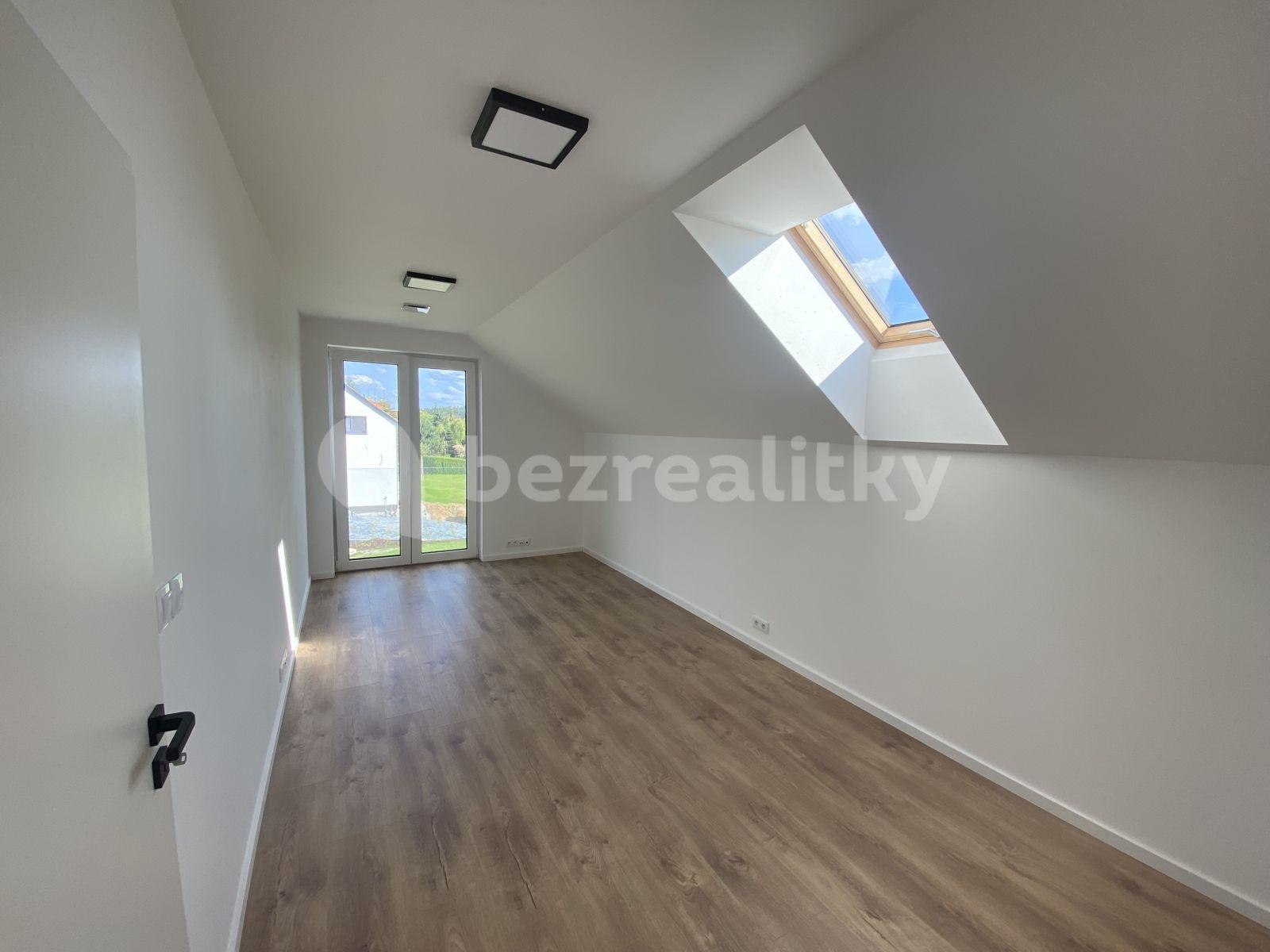 Pronájem domu 168 m², pozemek 751 m², Stromová, Všestary, Středočeský kraj