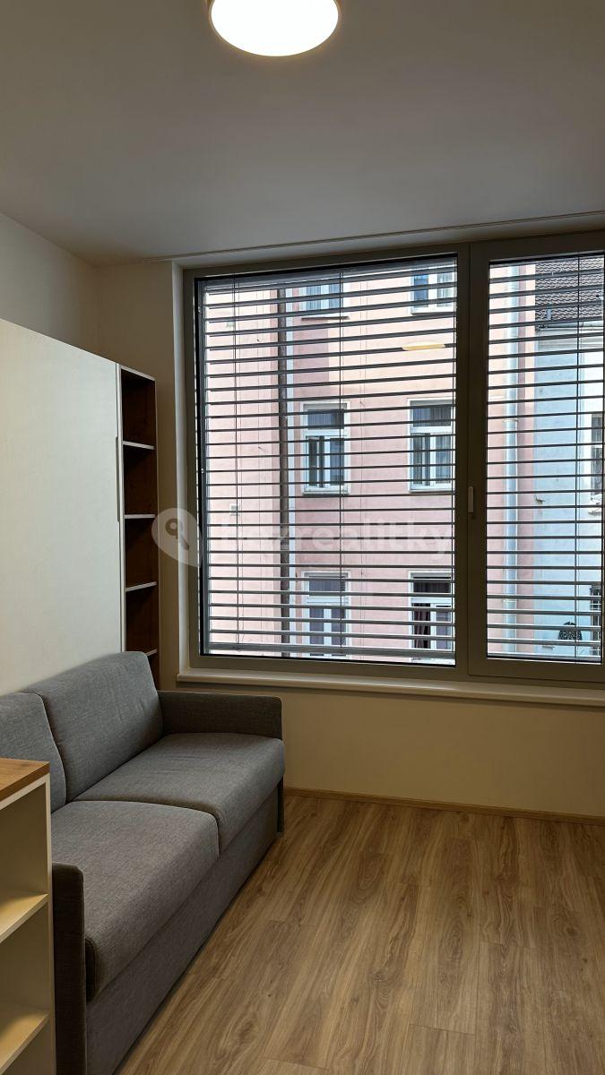 Pronájem bytu 1+kk 20 m², Mozartova, Praha, Praha