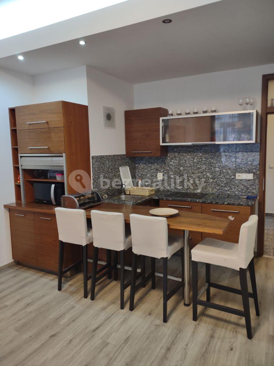 Pronájem bytu 2+kk 63 m², K. Čapka, Karlovy Vary, Karlovarský kraj