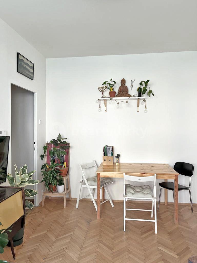 Pronájem bytu 2+kk 56 m², U Městských domů, Praha, Praha