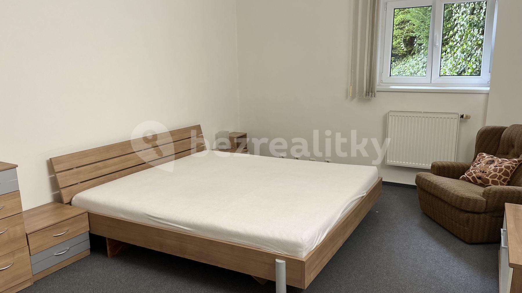 Pronájem bytu 80 m², Cetyňská, Praha, Praha