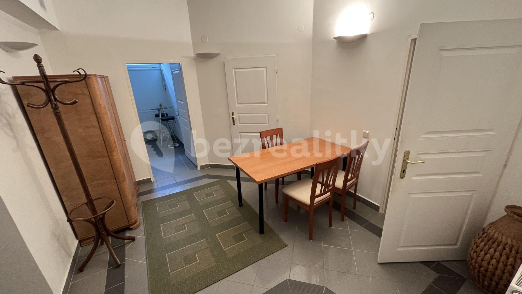 Pronájem bytu 80 m², Cetyňská, Praha, Praha