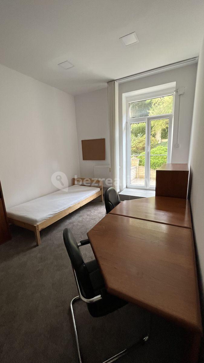 Pronájem bytu 80 m², Cetyňská, Praha, Praha