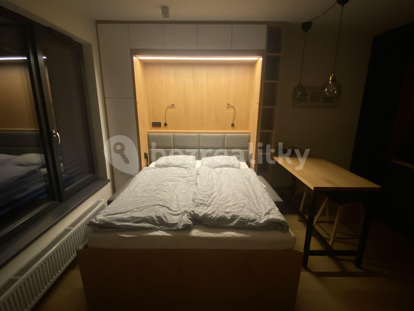 Pronájem bytu 1+kk 32 m², Azzoniho, Praha, Praha