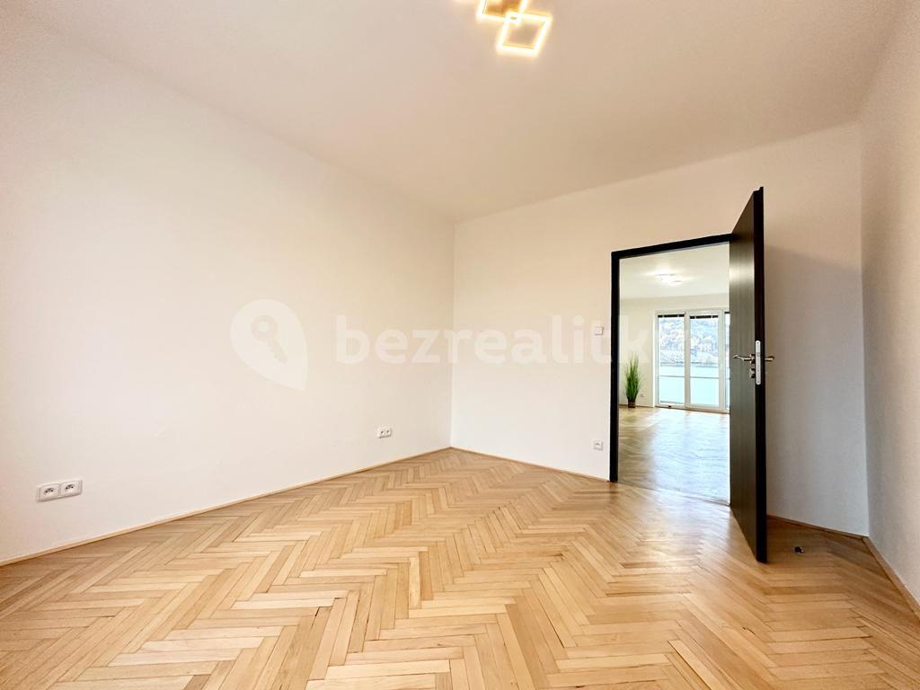 Pronájem bytu 2+1 56 m², Václava Řezáče, Klášterec nad Ohří, Ústecký kraj