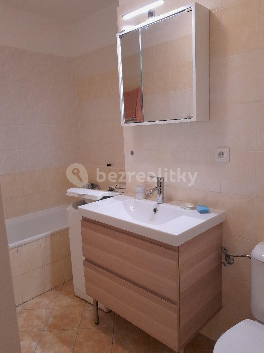 Pronájem bytu 1+kk 38 m², Podkovářská, Praha, Praha