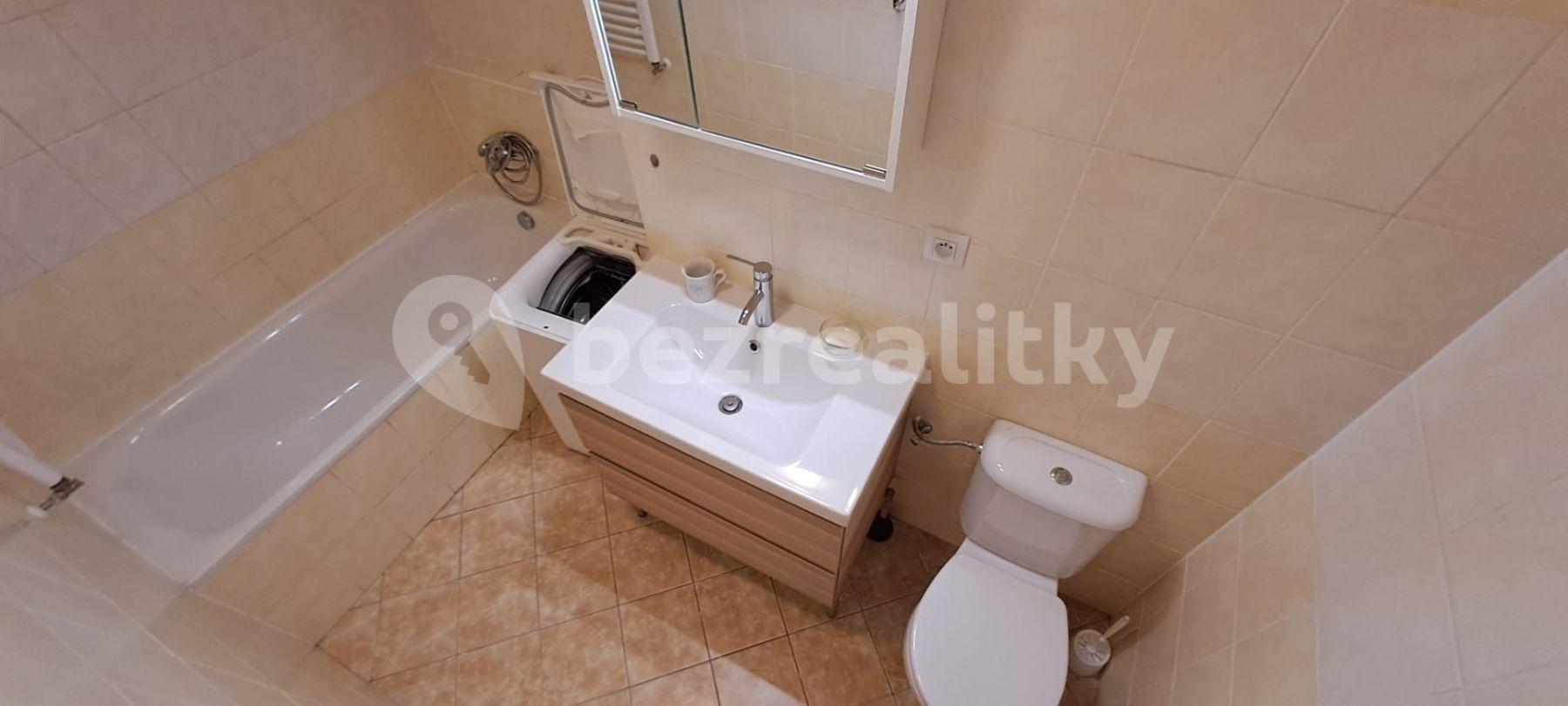 Pronájem bytu 1+kk 38 m², Podkovářská, Praha, Praha