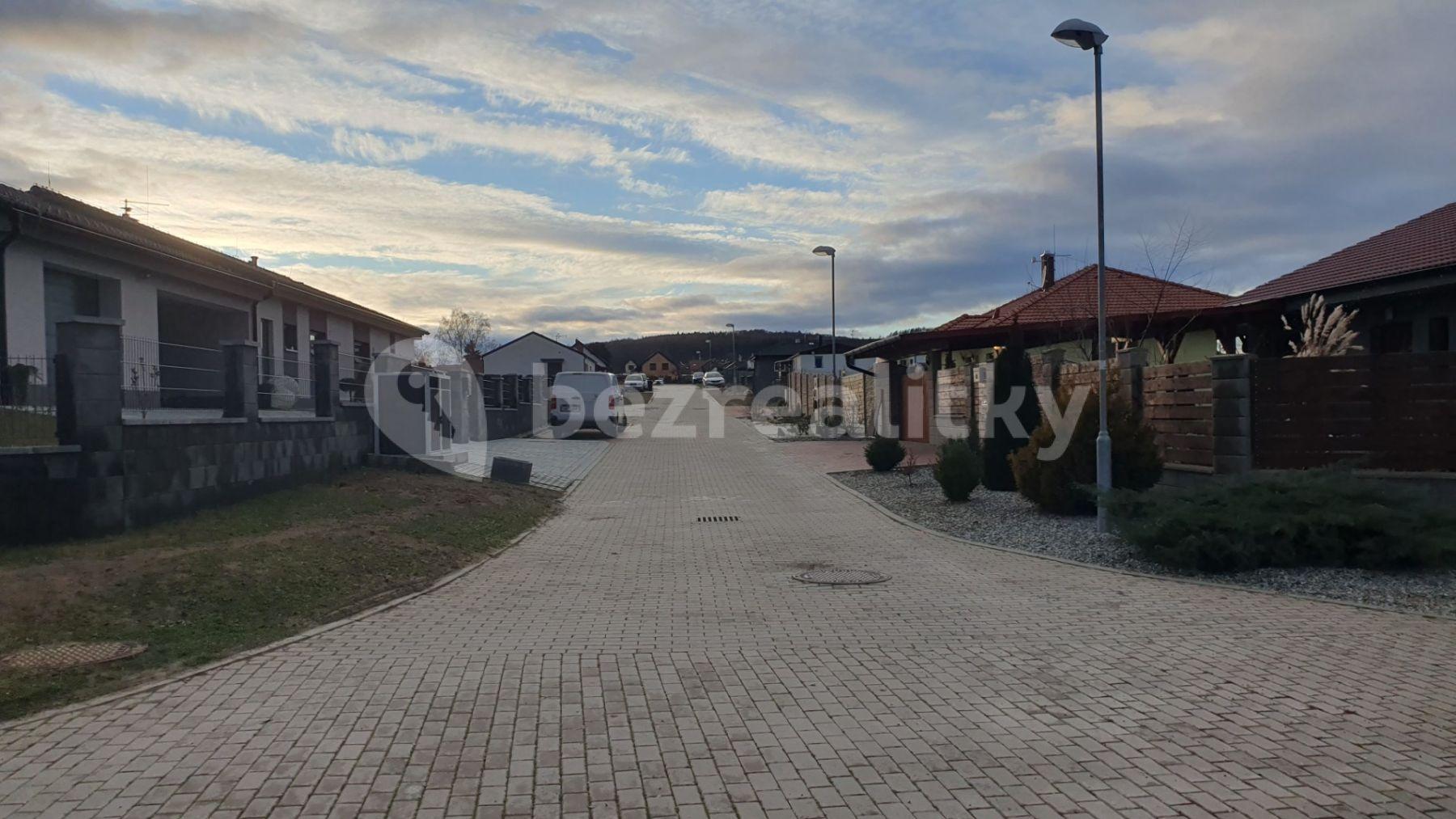 Prodej pozemku 982 m², Lešany, Středočeský kraj