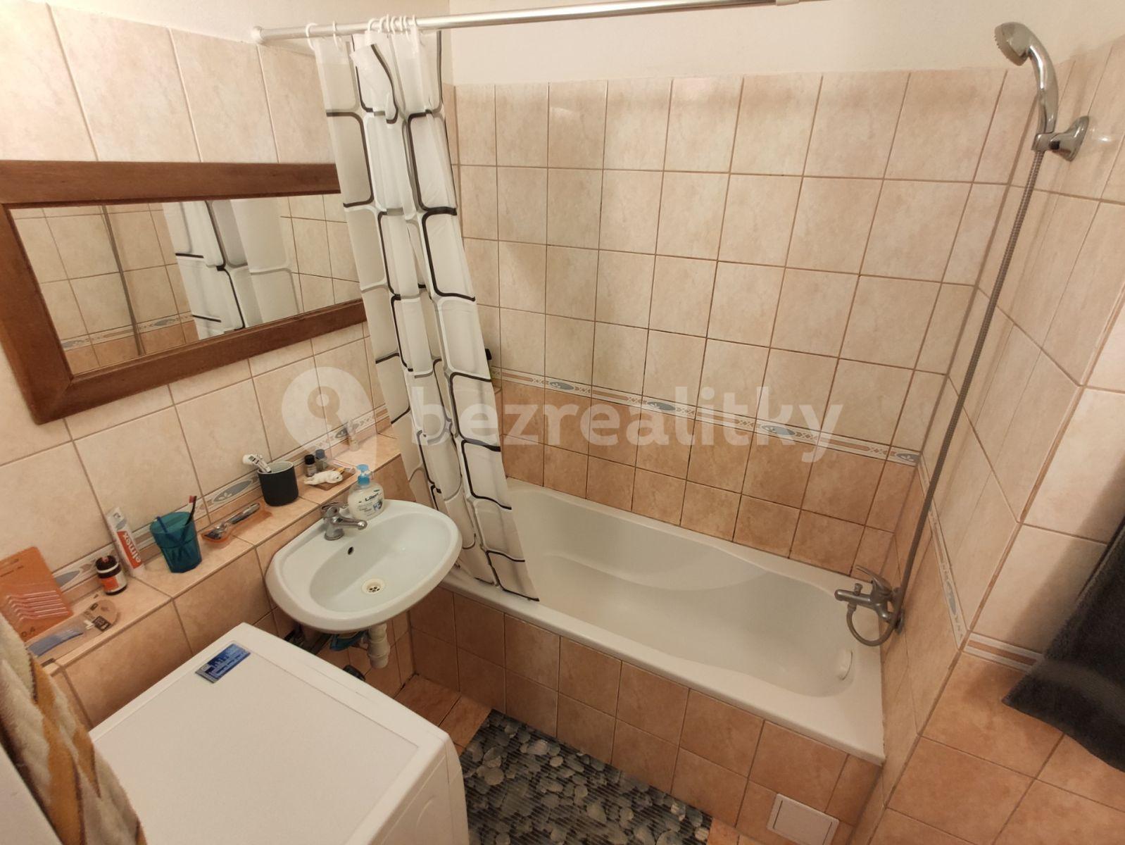 Pronájem bytu 3+1 85 m², Pod Lipami, Praha, Praha