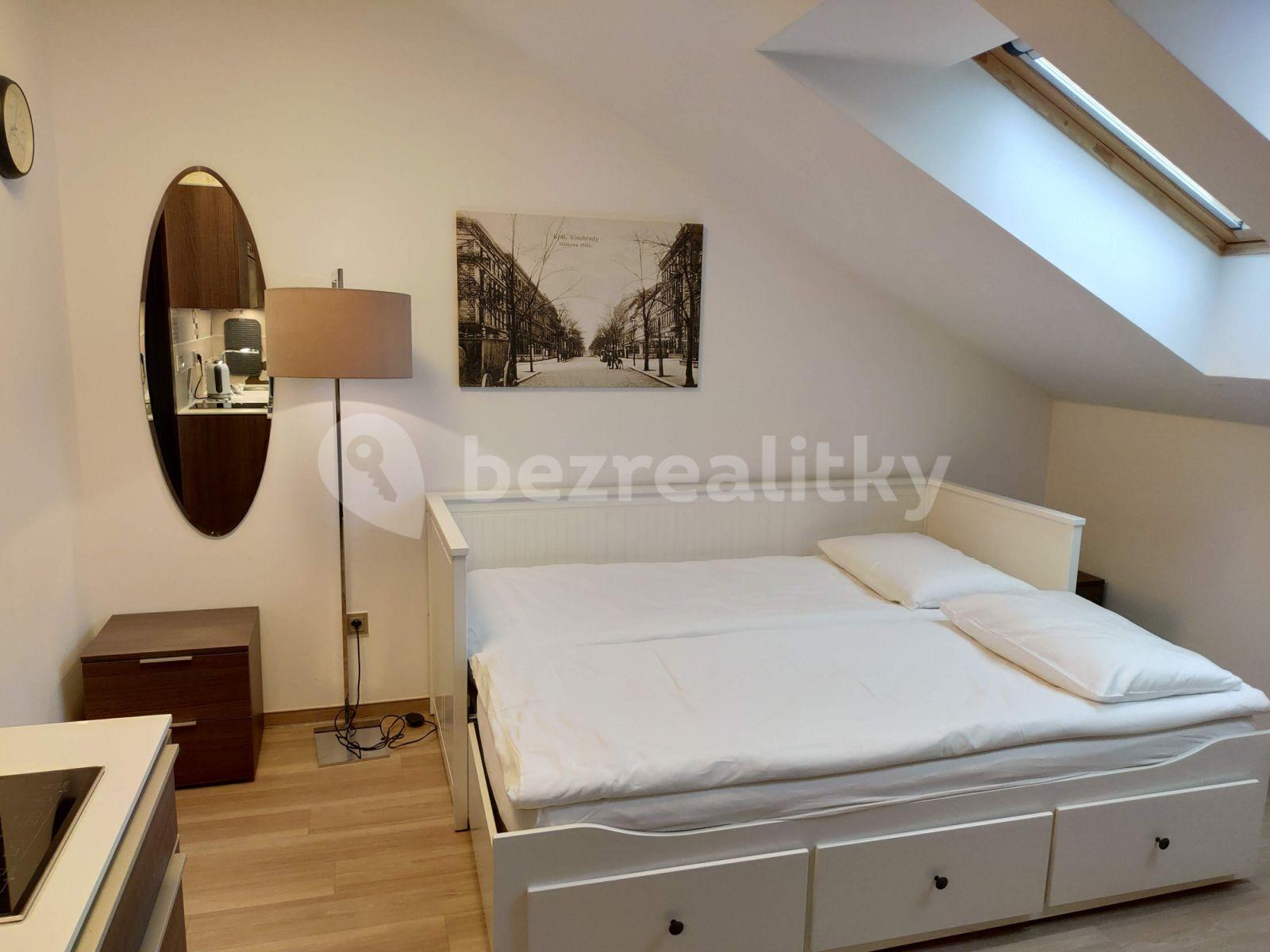 Pronájem bytu 1+kk 20 m², Legerova, Praha, Praha