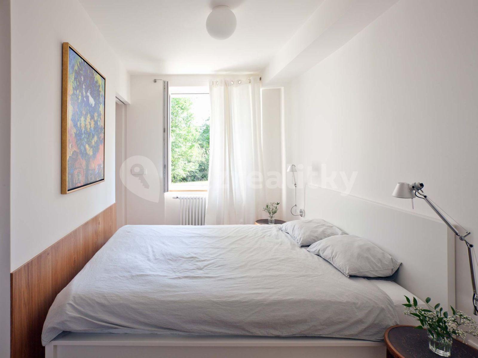 Pronájem bytu 1+kk 35 m², Krásného, Praha, Praha