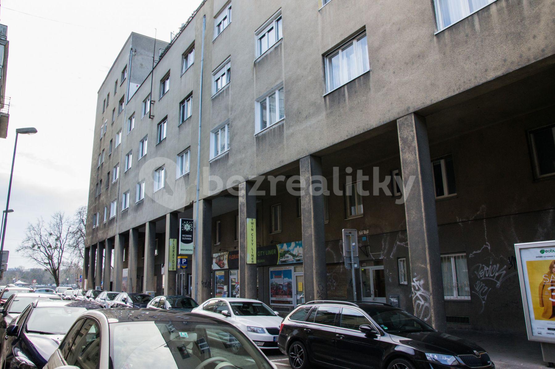 Pronájem bytu 3+1 55 m², Kúpeľná, Bratislava - mestská časť Staré Mesto, Bratislavský kraj