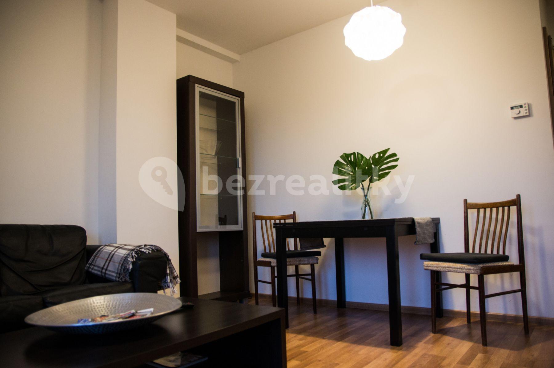 Pronájem bytu 3+1 55 m², Kúpeľná, Bratislava - mestská časť Staré Mesto, Bratislavský kraj