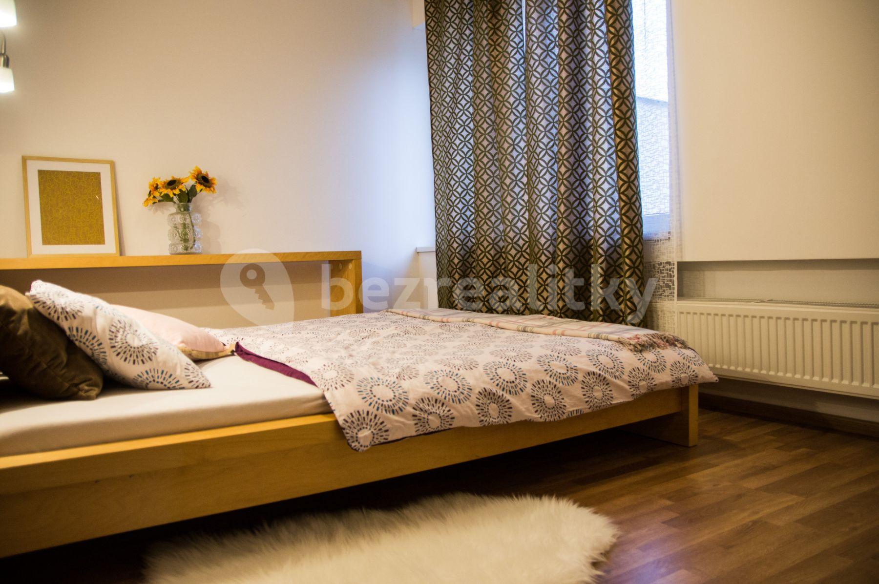 Pronájem bytu 3+1 55 m², Kúpeľná, Bratislava - mestská časť Staré Mesto, Bratislavský kraj