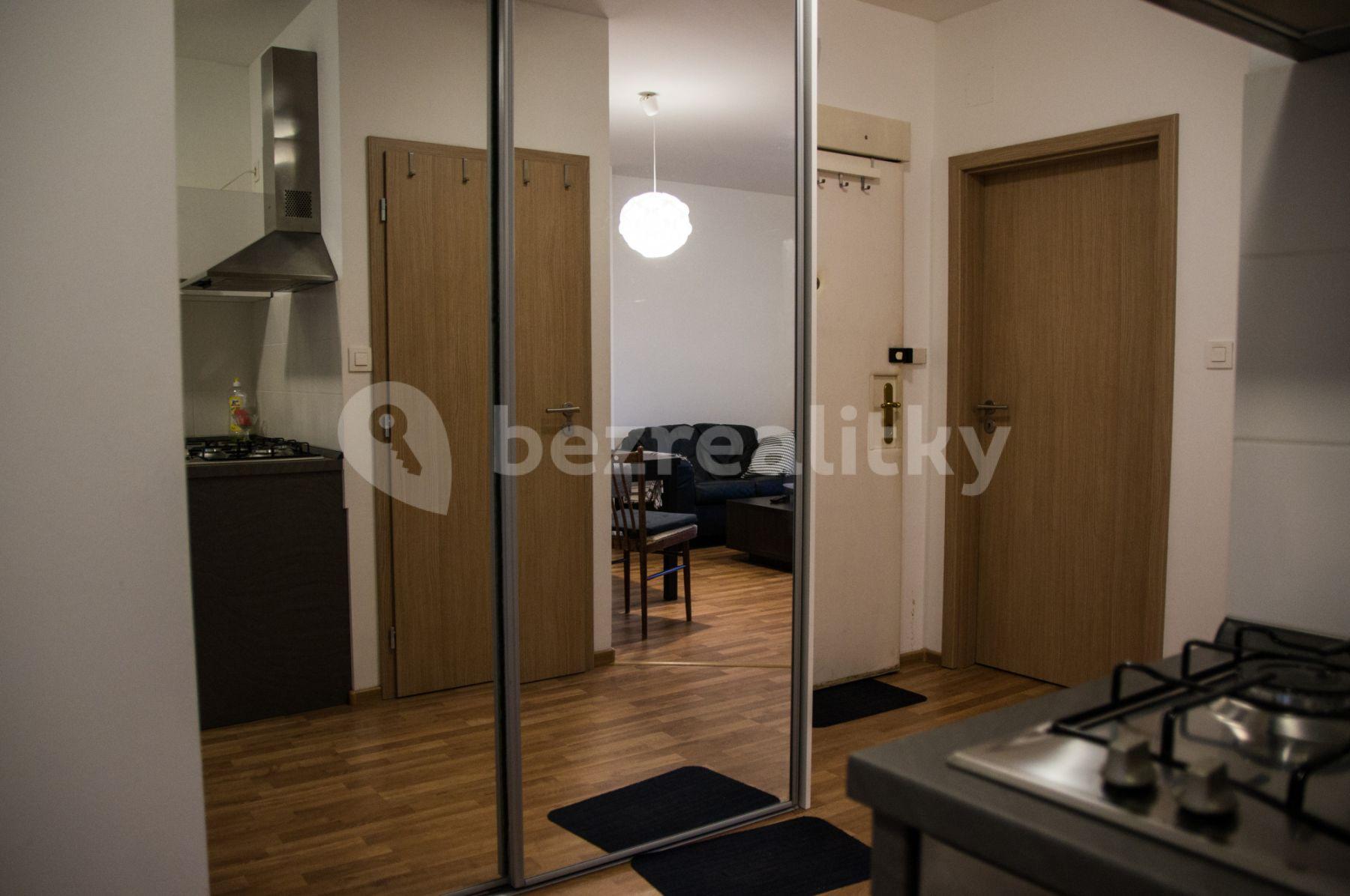 Pronájem bytu 3+1 55 m², Kúpeľná, Bratislava - mestská časť Staré Mesto, Bratislavský kraj