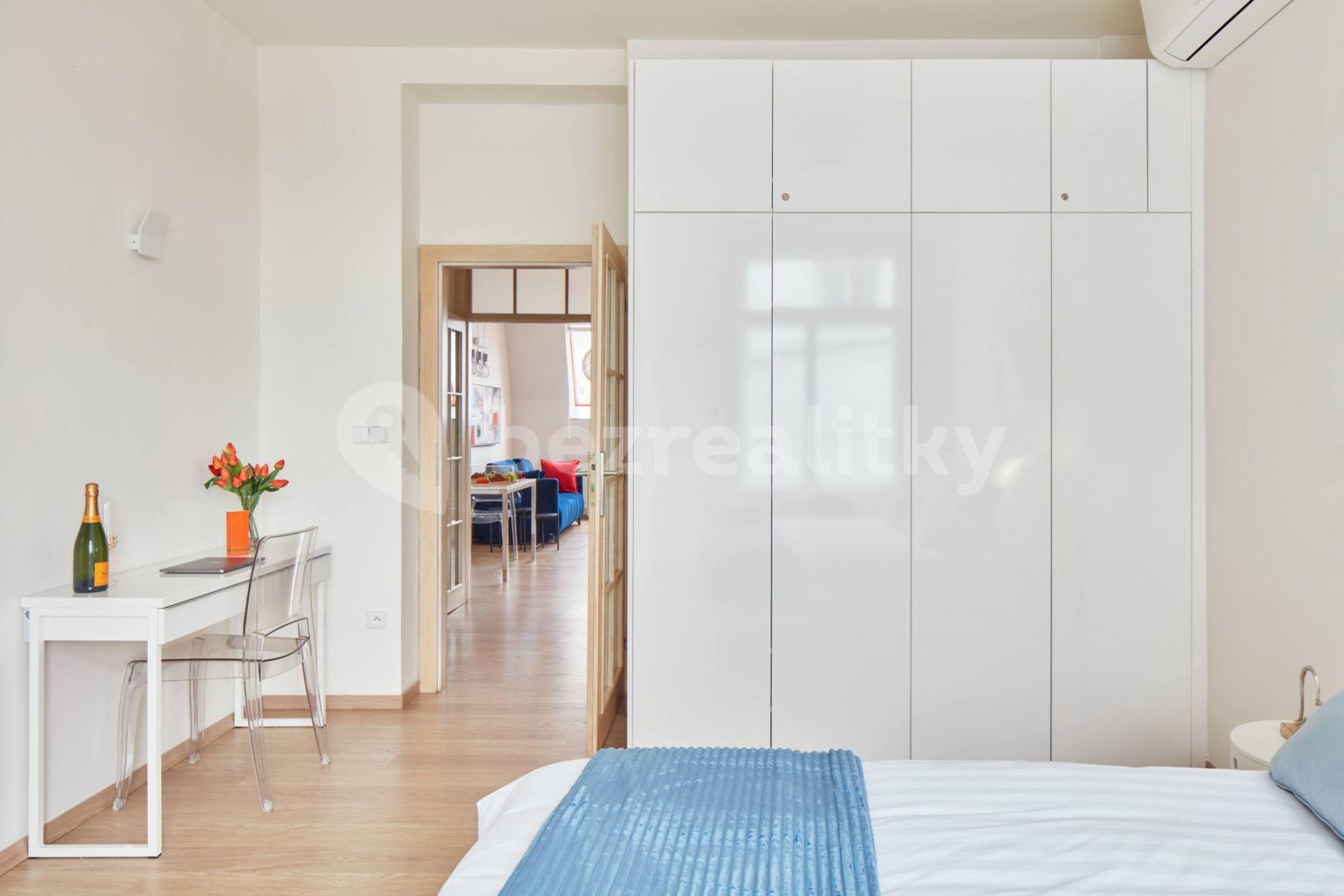 Pronájem bytu 2+1 70 m², Karlova, Praha, Praha