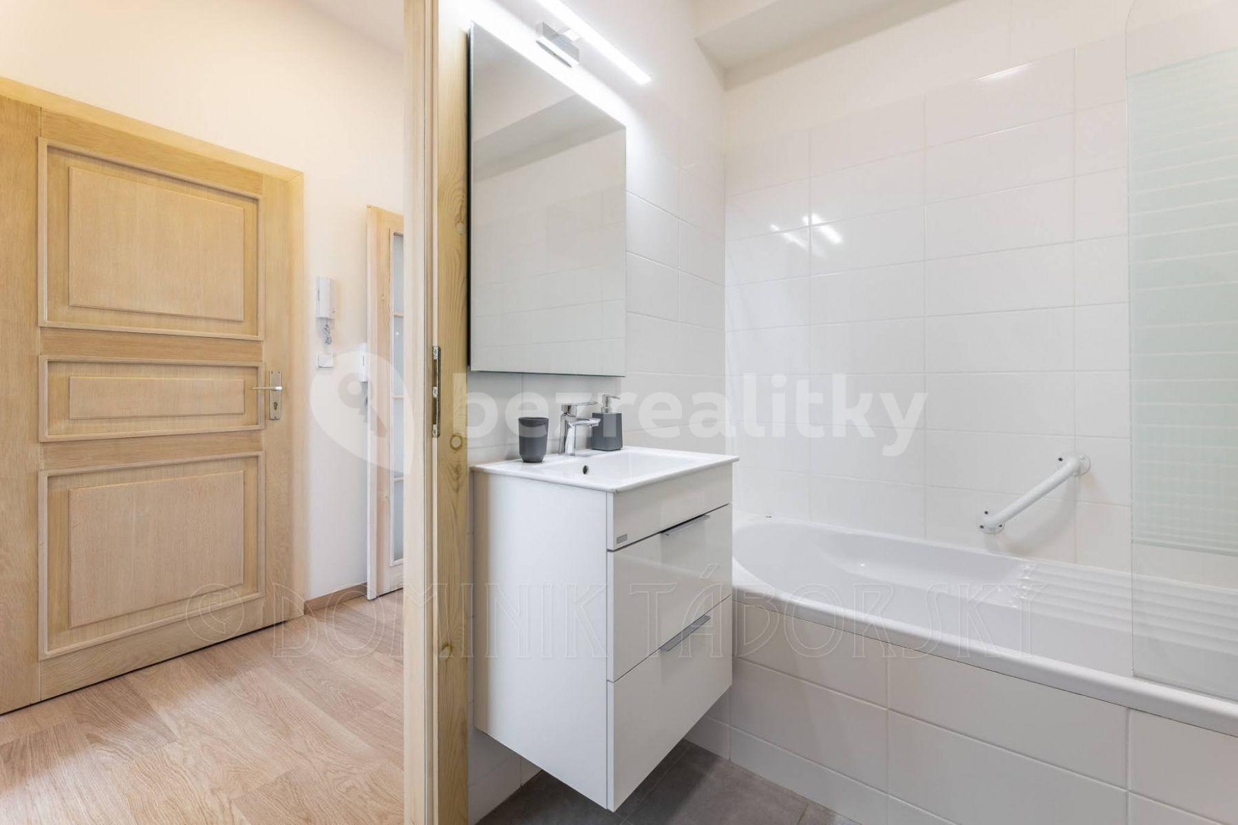 Pronájem bytu 2+1 70 m², Karlova, Praha, Praha