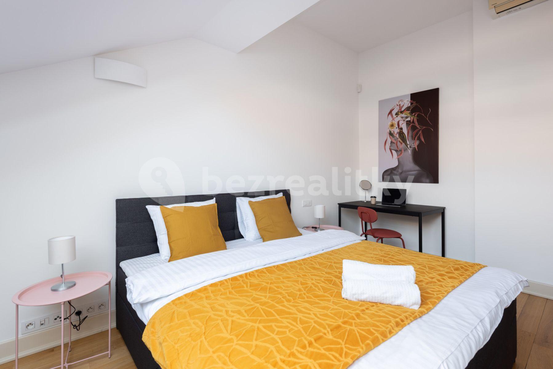 Pronájem bytu 4+1 96 m², Černá, Praha, Praha