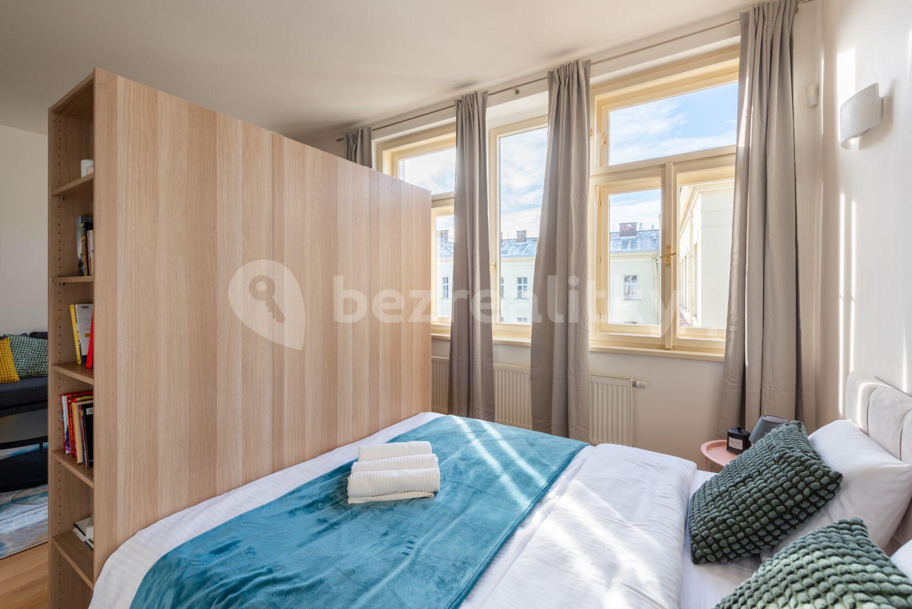 Pronájem bytu 4+1 96 m², Černá, Praha, Praha