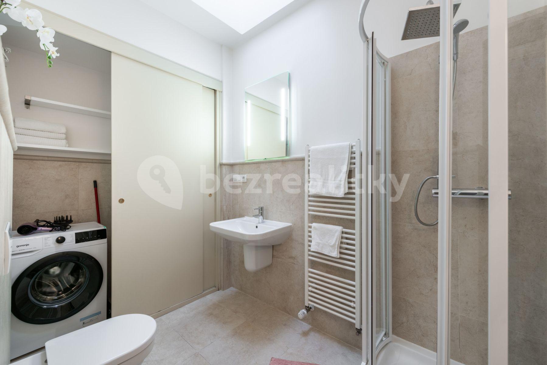 Pronájem bytu 4+1 96 m², Černá, Praha, Praha