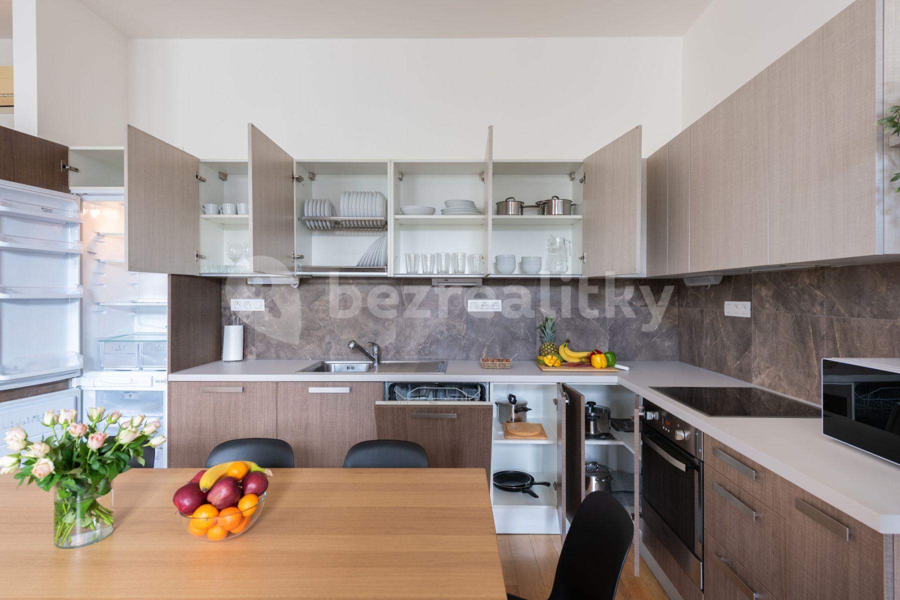 Pronájem bytu 4+1 96 m², Černá, Praha, Praha