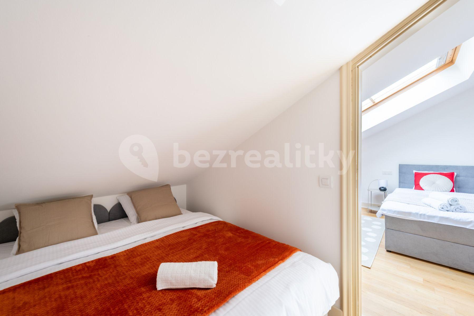 Pronájem bytu 4+1 96 m², Černá, Praha, Praha