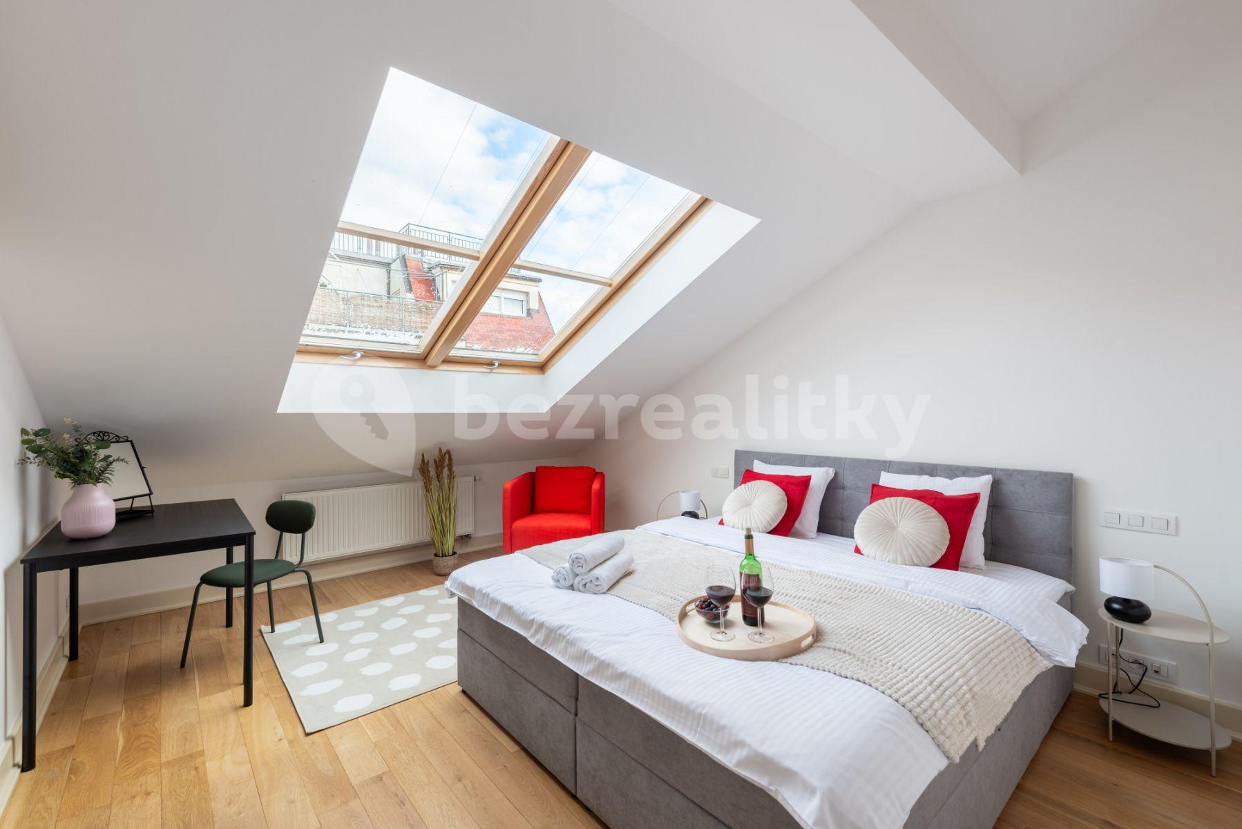 Pronájem bytu 4+1 96 m², Černá, Praha, Praha