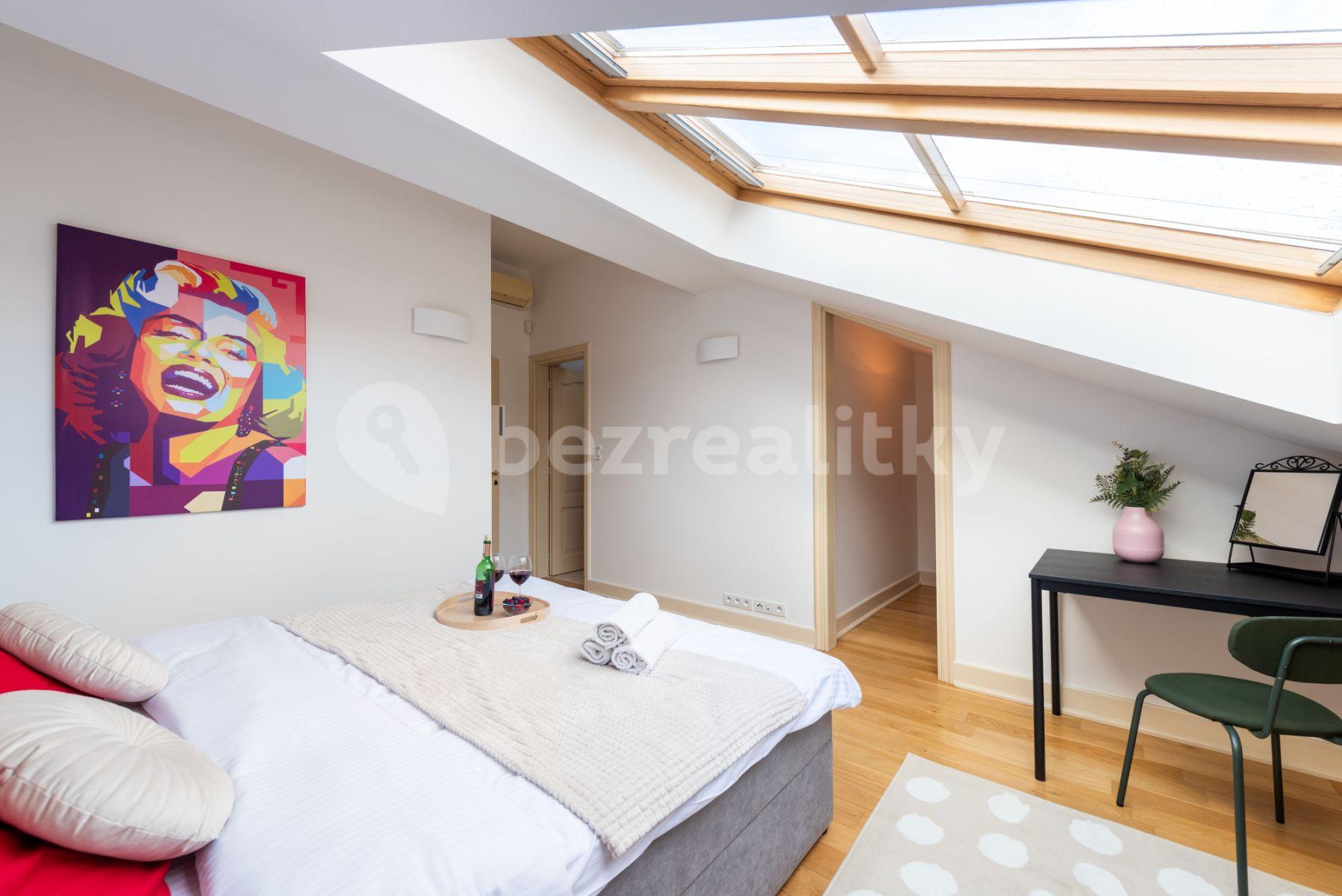 Pronájem bytu 4+1 96 m², Černá, Praha, Praha