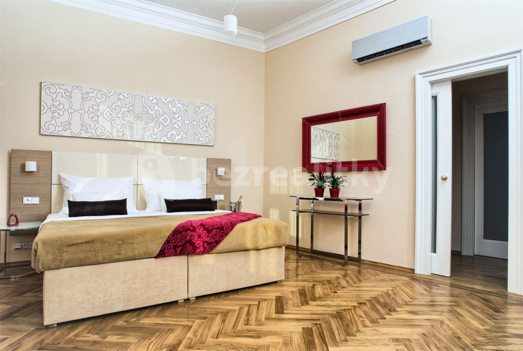 Pronájem bytu 2+1 80 m², Karoliny Světlé, Praha, Praha