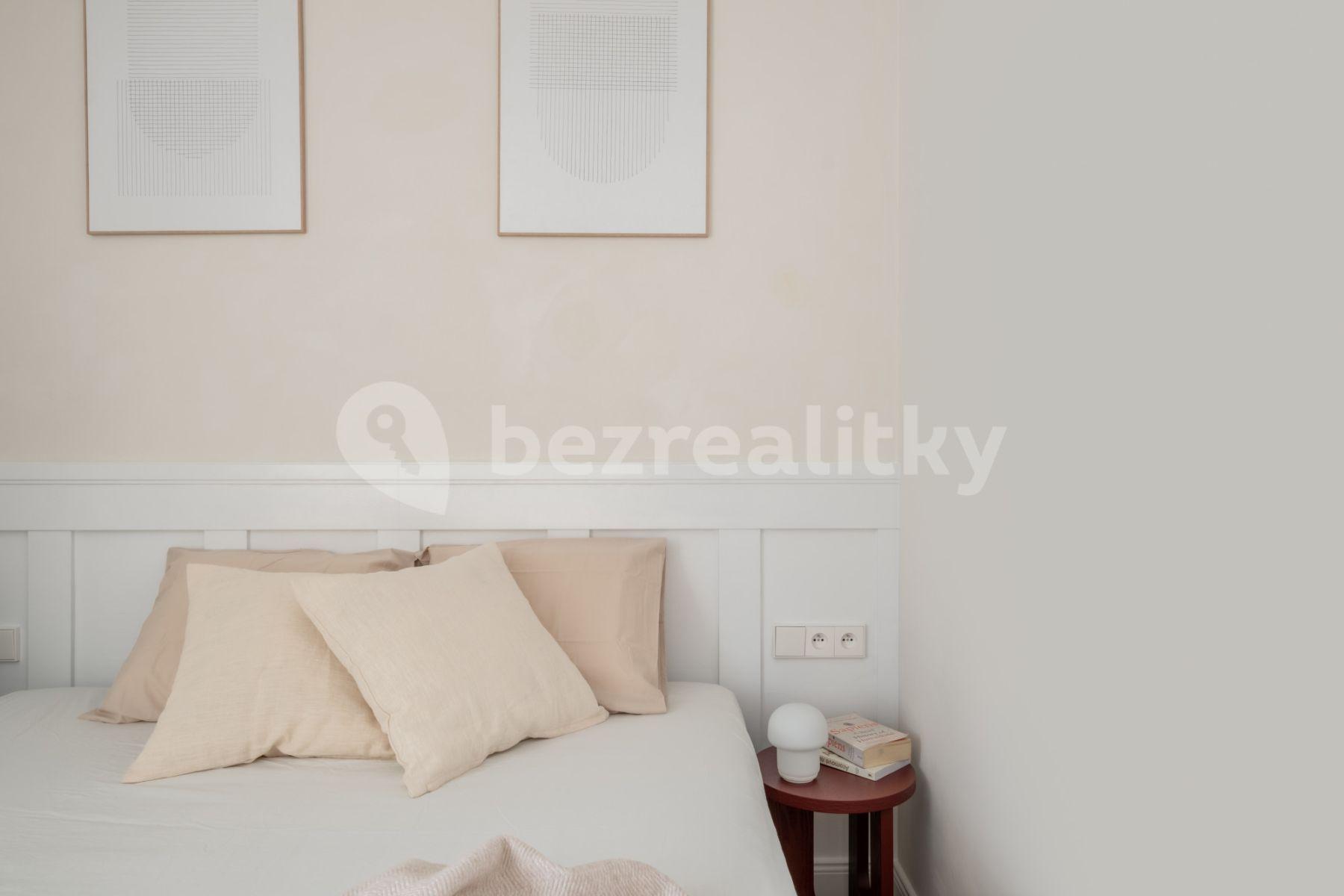 Pronájem bytu 2+kk 35 m², Sevastopolská, Praha, Praha