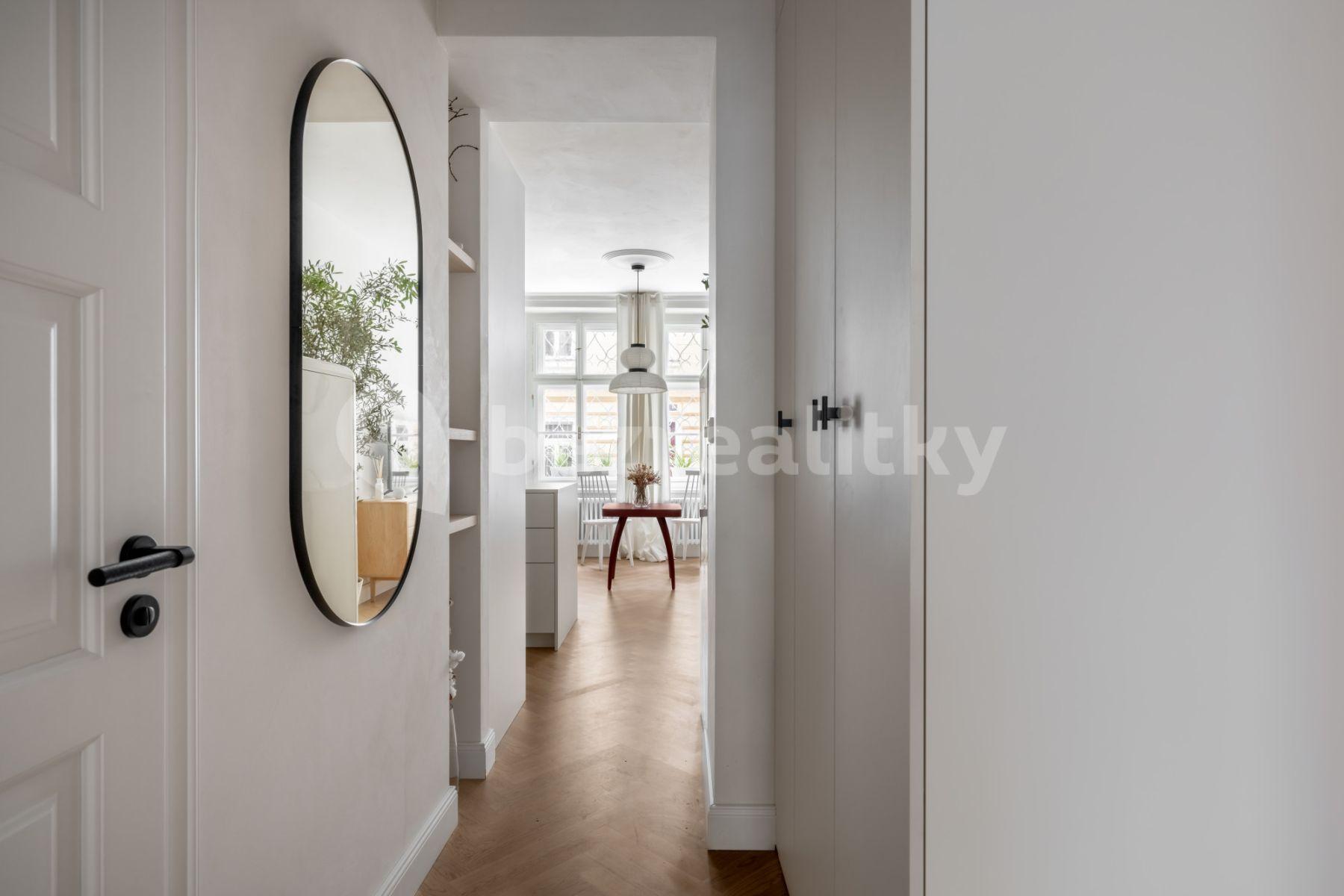 Pronájem bytu 2+kk 35 m², Sevastopolská, Praha, Praha