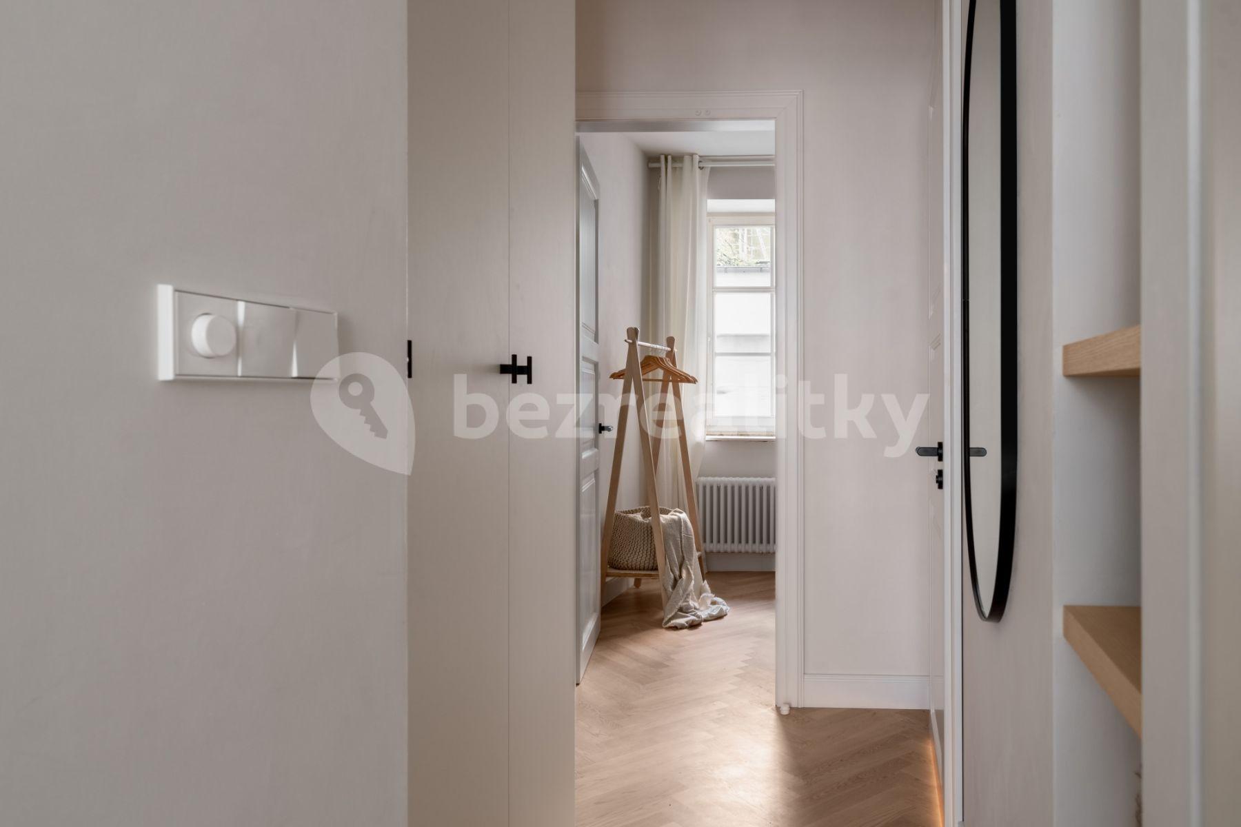 Pronájem bytu 2+kk 35 m², Sevastopolská, Praha, Praha