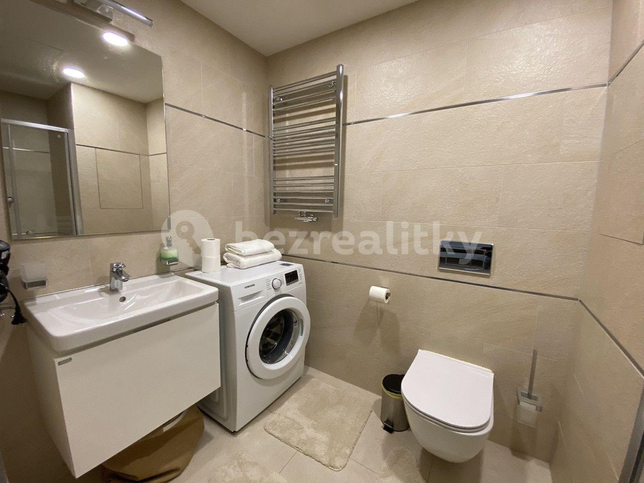 Pronájem bytu 1+kk 34 m², Kurta Konráda, Praha, Praha