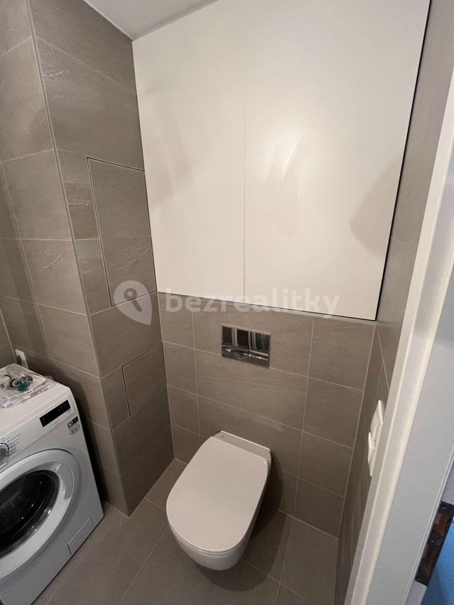 Pronájem bytu 1+kk 32 m², Milánská, Praha, Praha