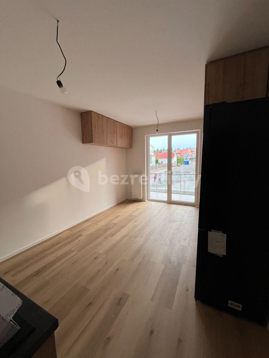 Pronájem bytu 1+kk 32 m², Milánská, Praha, Praha