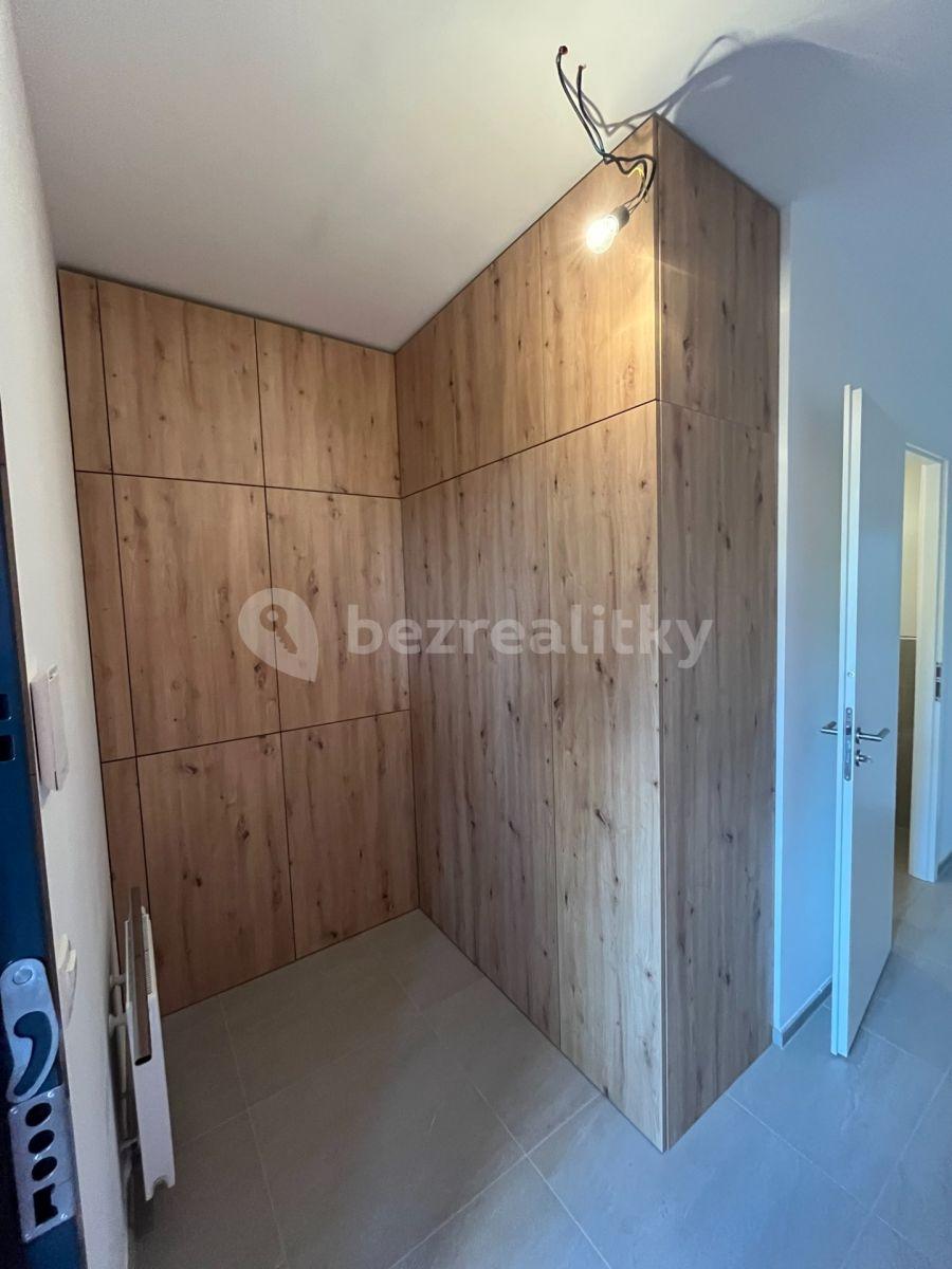 Pronájem bytu 1+kk 32 m², Milánská, Praha, Praha