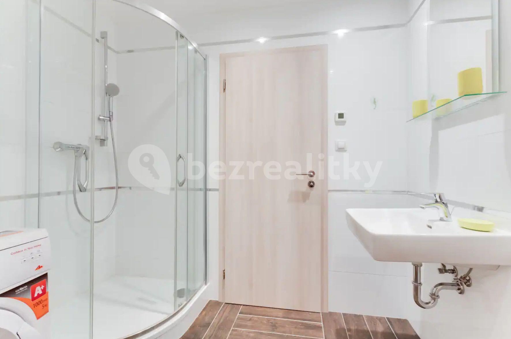 Pronájem bytu 1+1 32 m², Olšanská, Praha, Praha