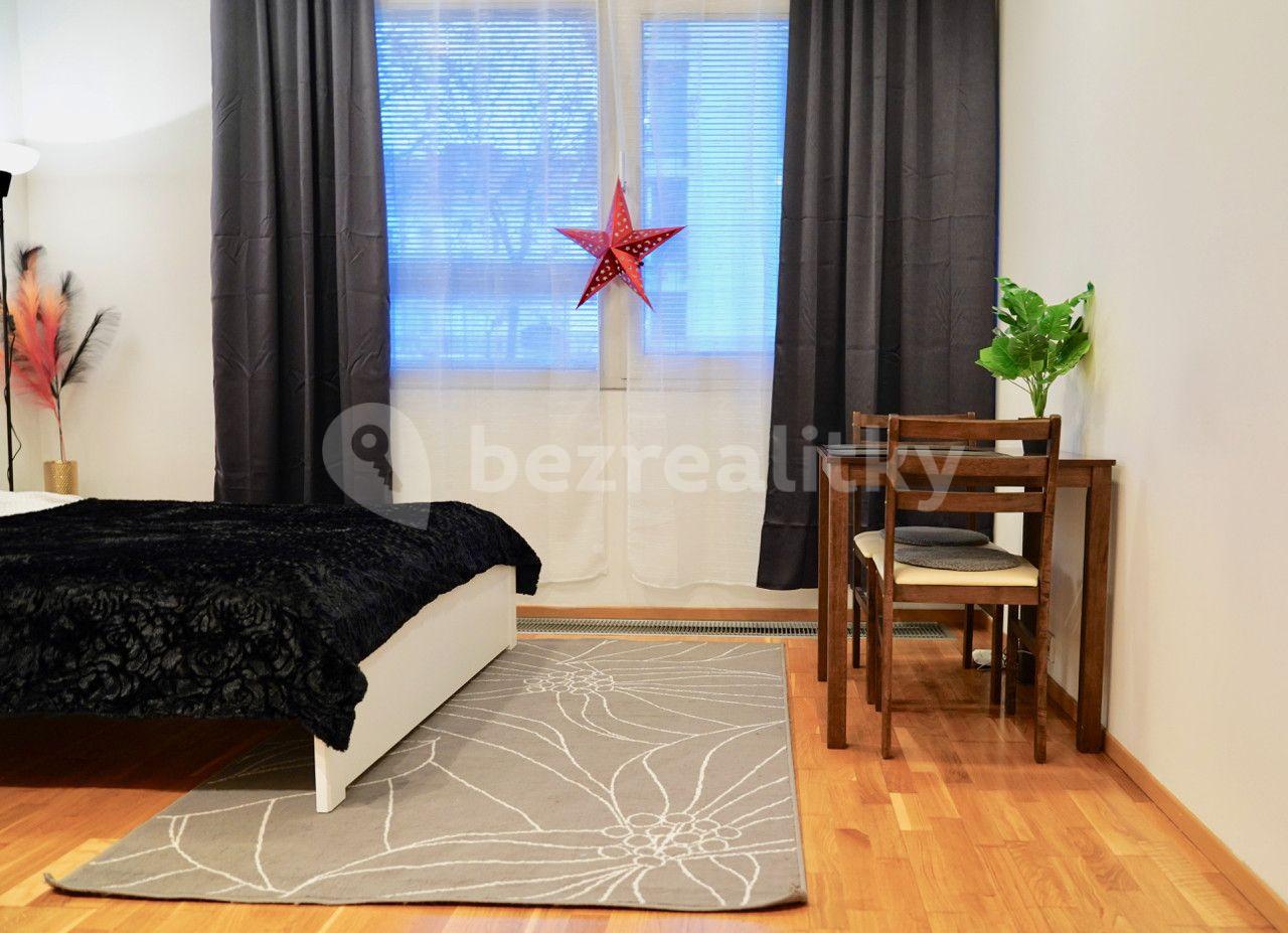 Pronájem bytu 1+1 29 m², Korunní, Praha, Praha