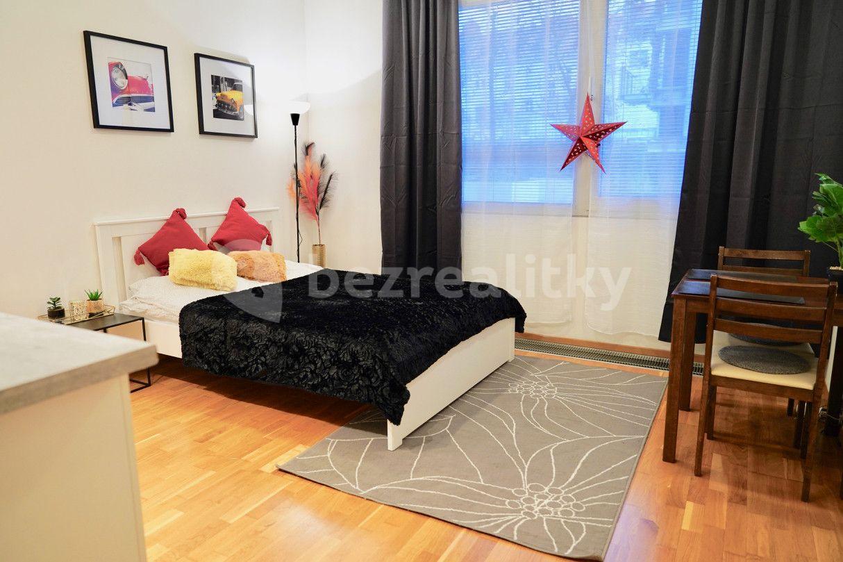 Pronájem bytu 1+1 29 m², Korunní, Praha, Praha