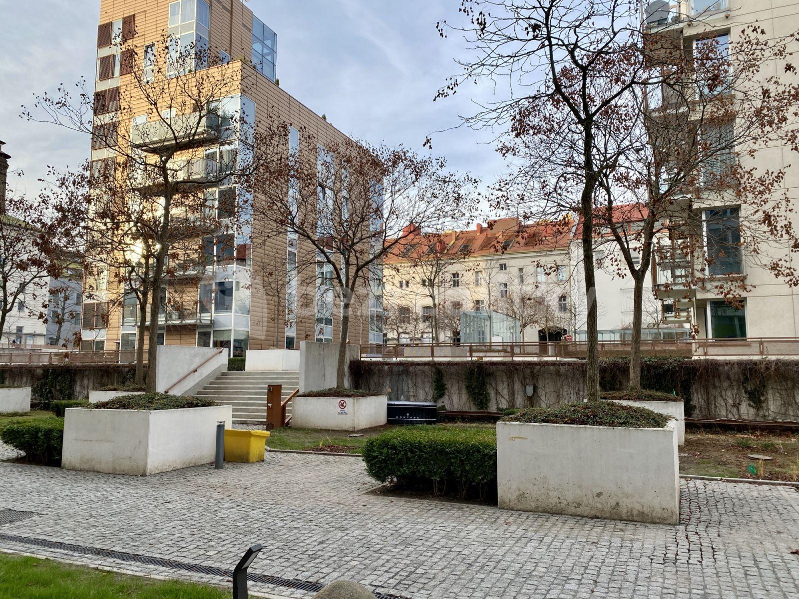 Pronájem bytu 1+1 29 m², Korunní, Praha, Praha