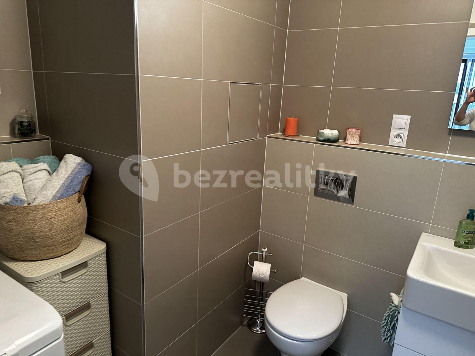 Pronájem bytu 2+kk 37 m², Učňovská, Praha, Praha