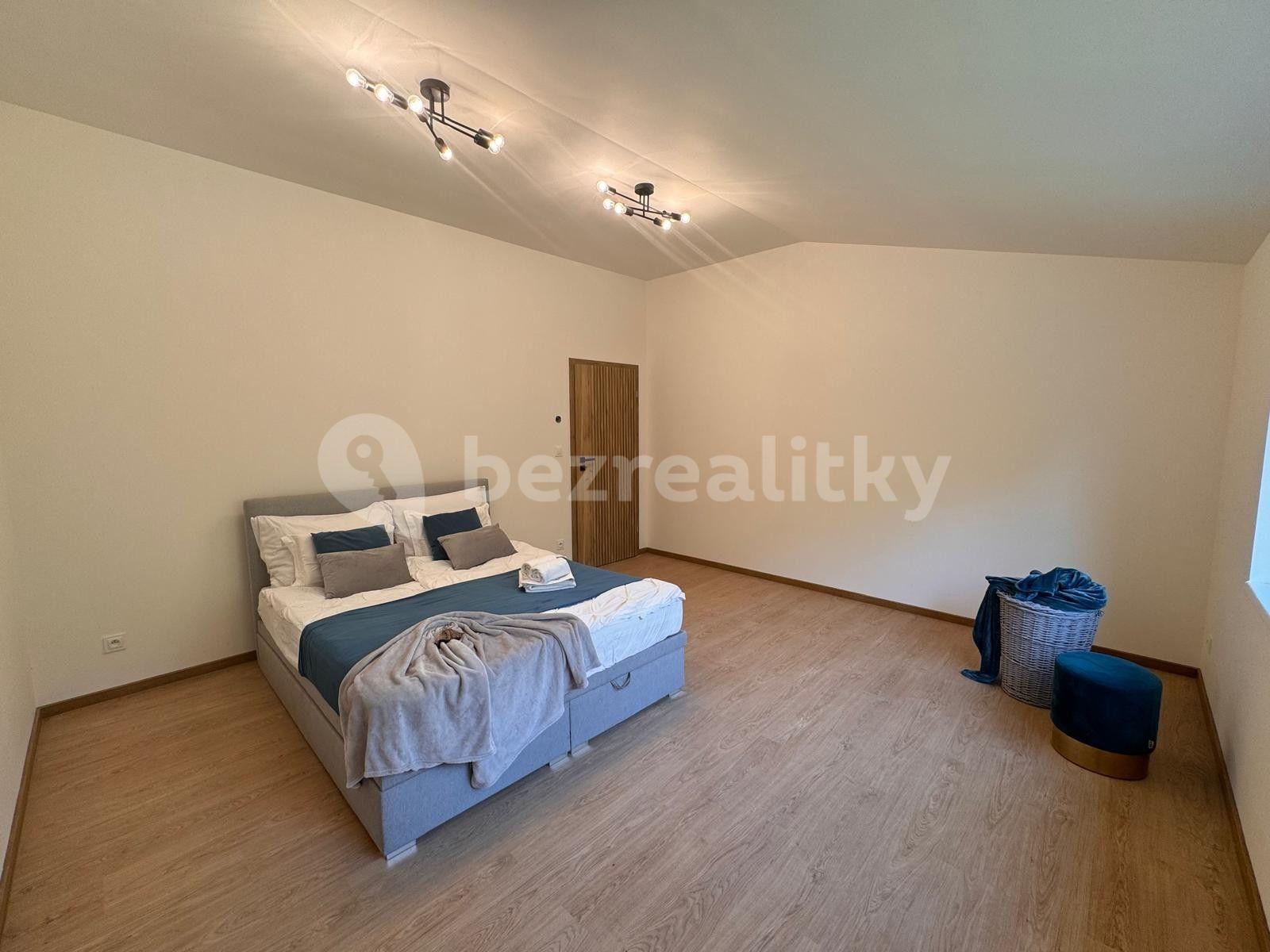 Prodej domu 196 m², pozemek 879 m², U Lesíka, Nová Ves, Středočeský kraj