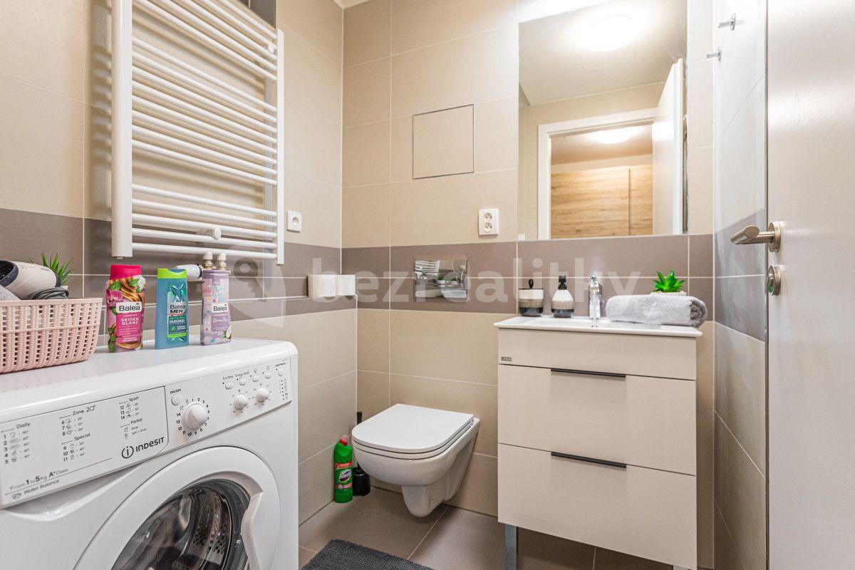 Pronájem bytu 1+kk 35 m², Hlaváčkova, Praha, Praha