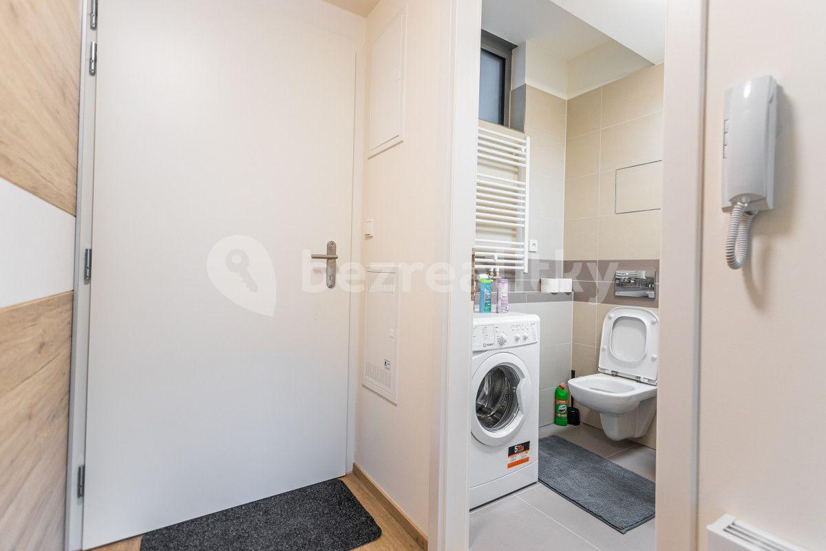 Pronájem bytu 1+kk 35 m², Hlaváčkova, Praha, Praha