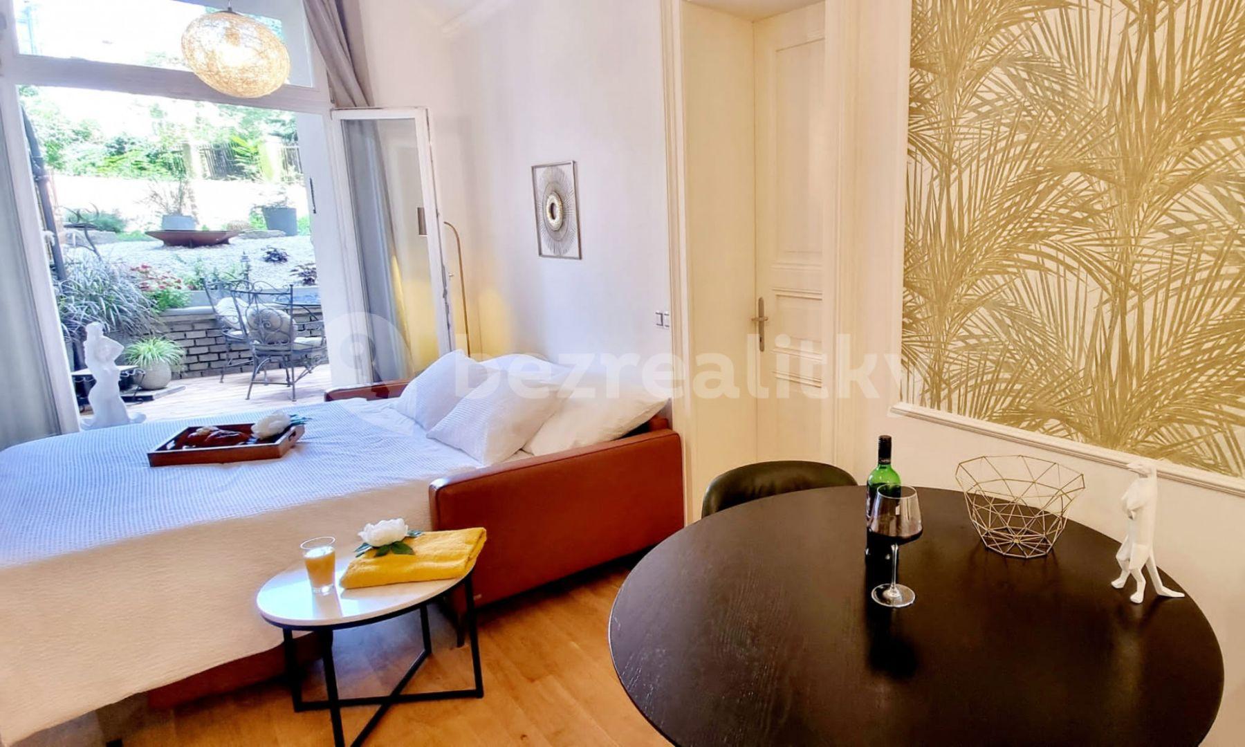 Pronájem bytu 2+kk 70 m², U Rajské zahrady, Praha, Praha