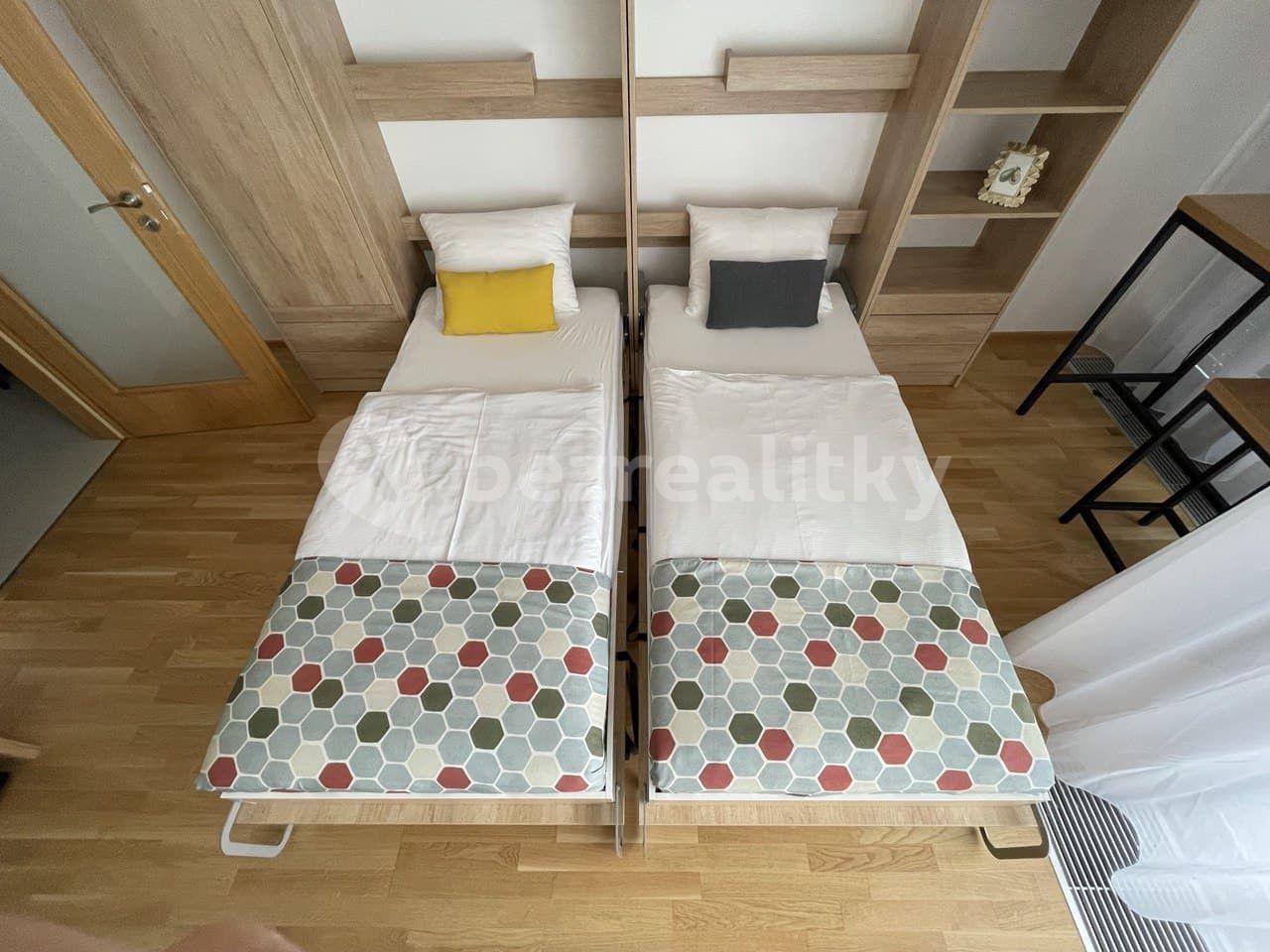 Pronájem bytu 1+kk 32 m², U Průhonu b, Praha, Praha