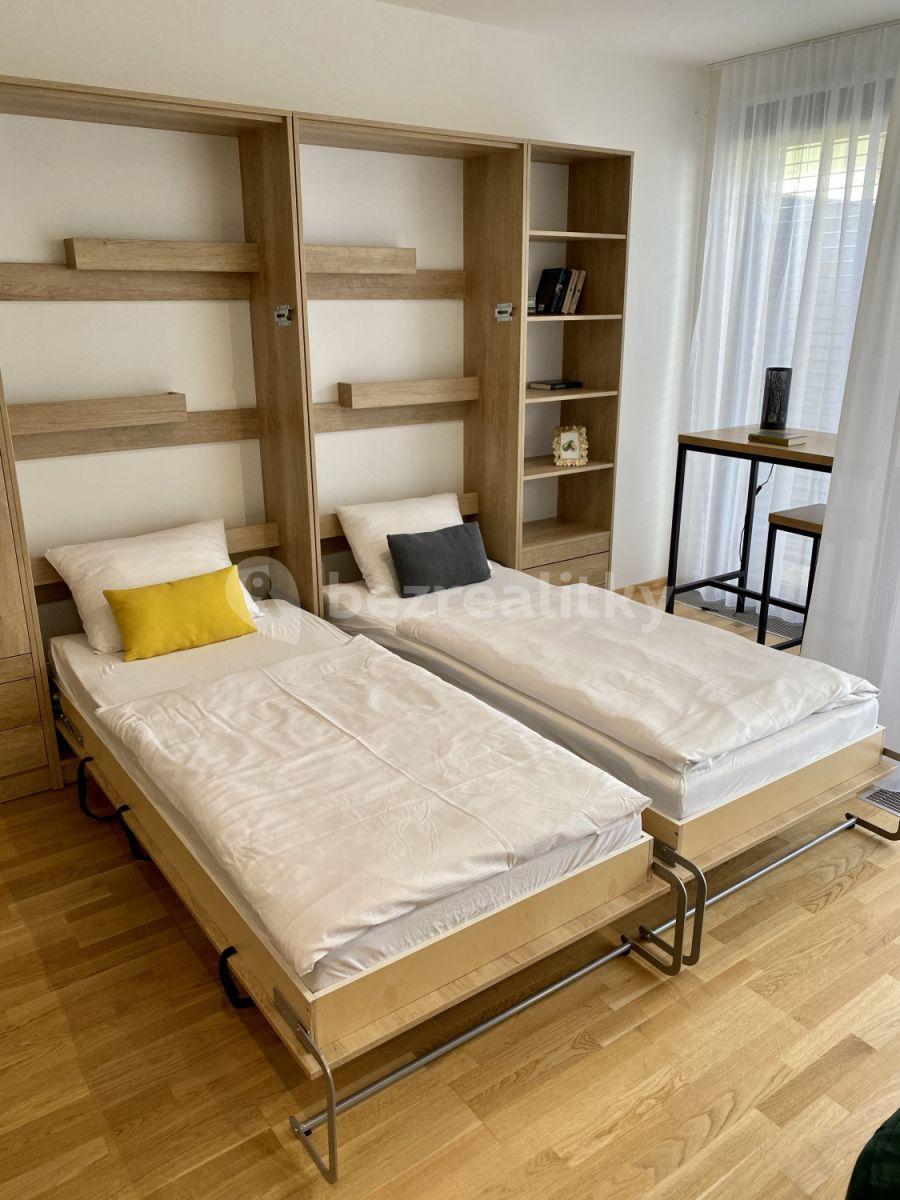 Pronájem bytu 1+kk 32 m², U Průhonu b, Praha, Praha