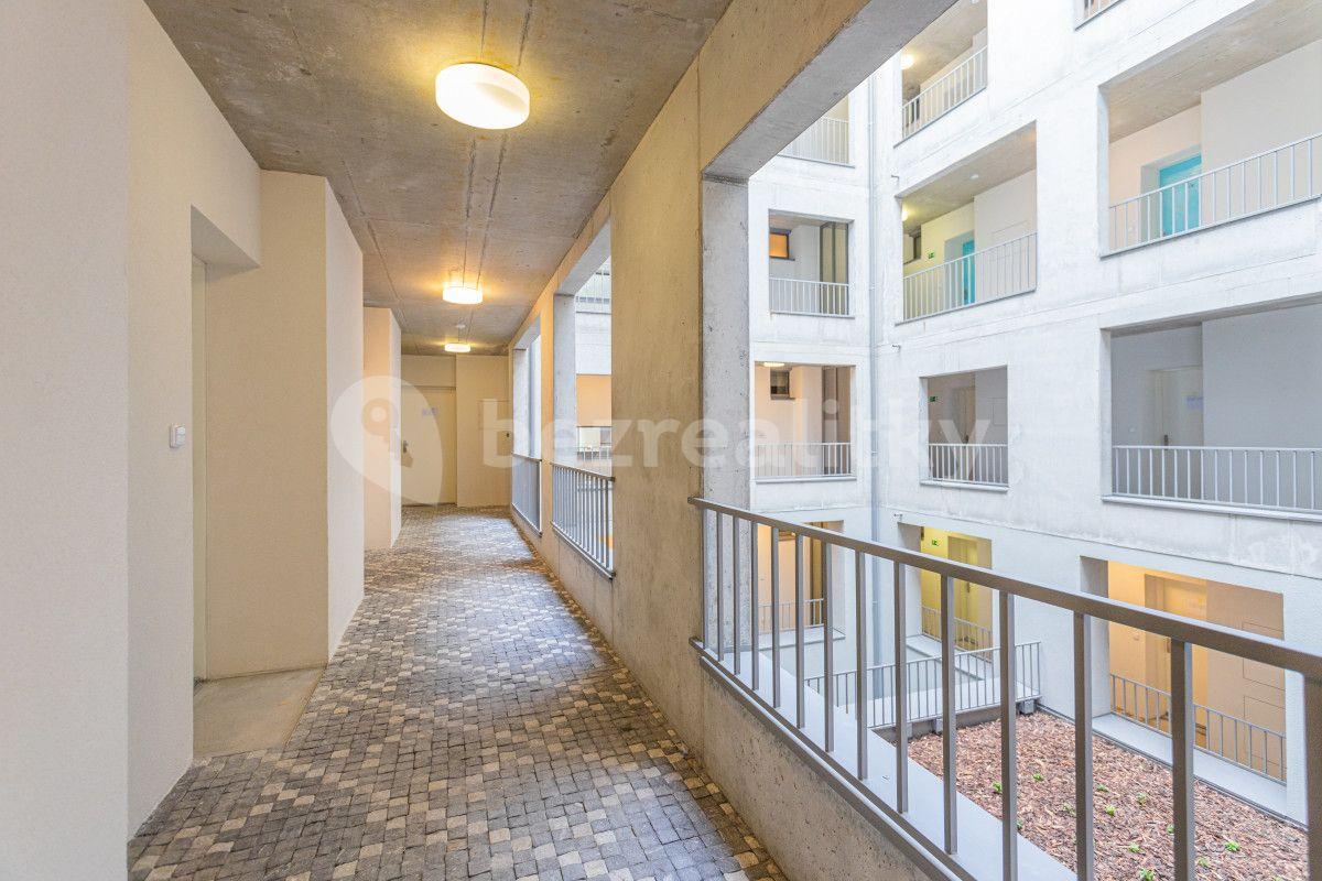 Pronájem bytu 1+kk 35 m², Hlaváčkova, Praha, Praha