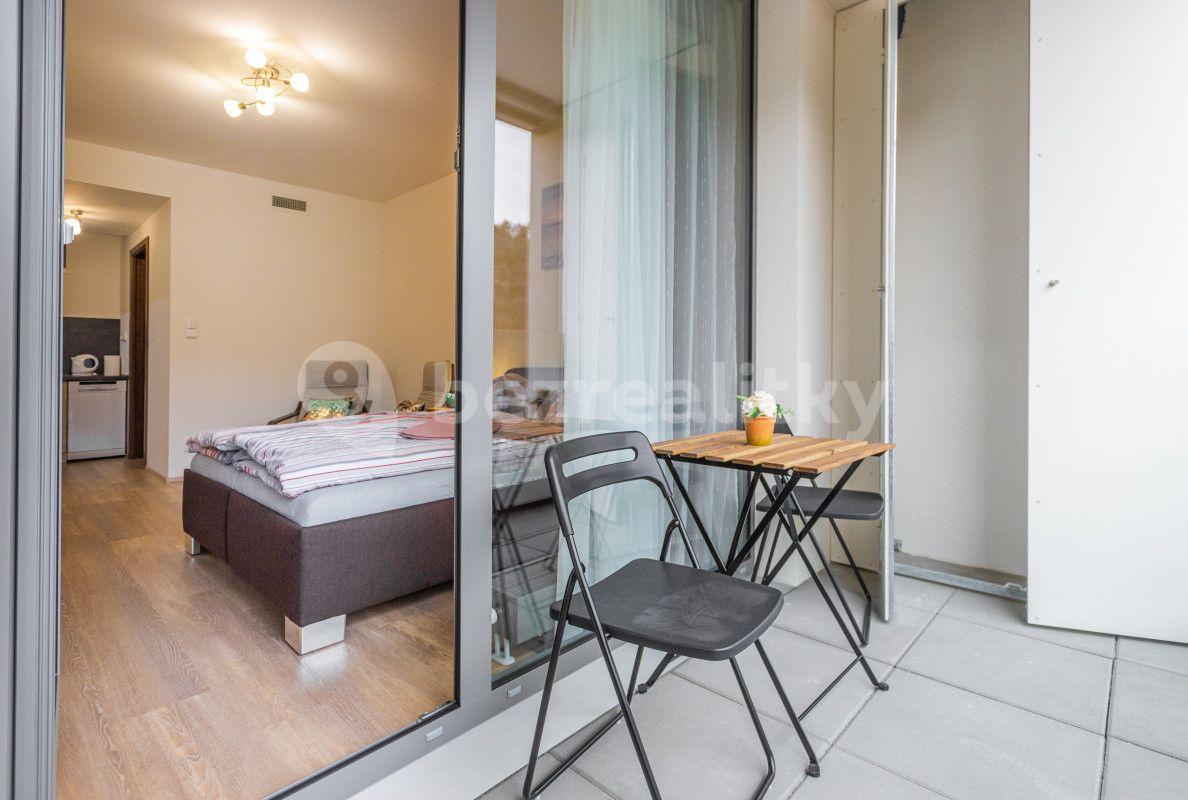 Pronájem bytu 1+kk 35 m², Hlaváčkova, Praha, Praha