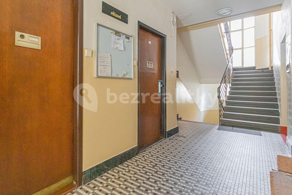 Pronájem bytu 1+kk 25 m², Stroupežnického, Praha, Praha